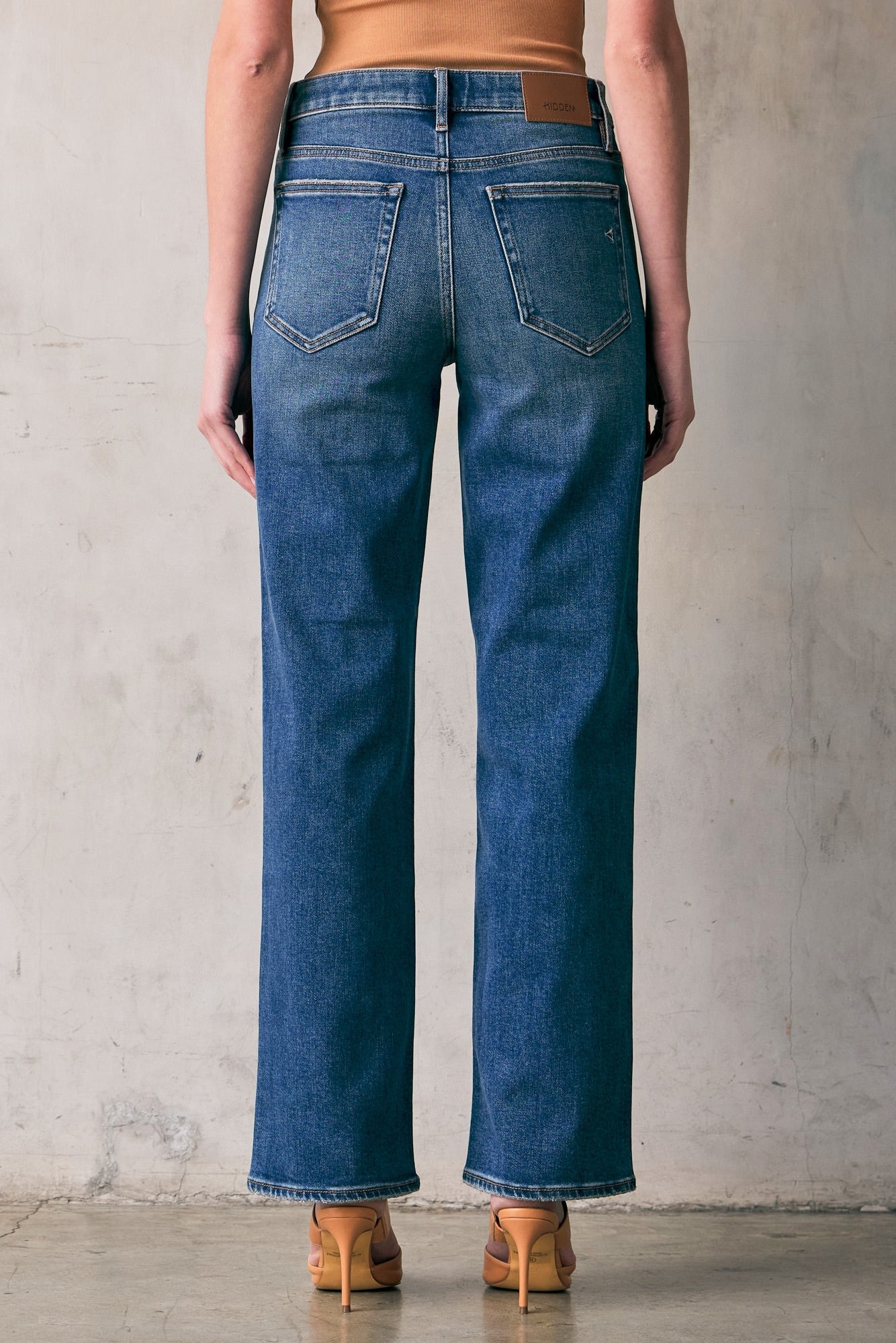 Classic Straight Women's Jeans with Stretch Fabric | Comfortable Fit for Everyday Style 2