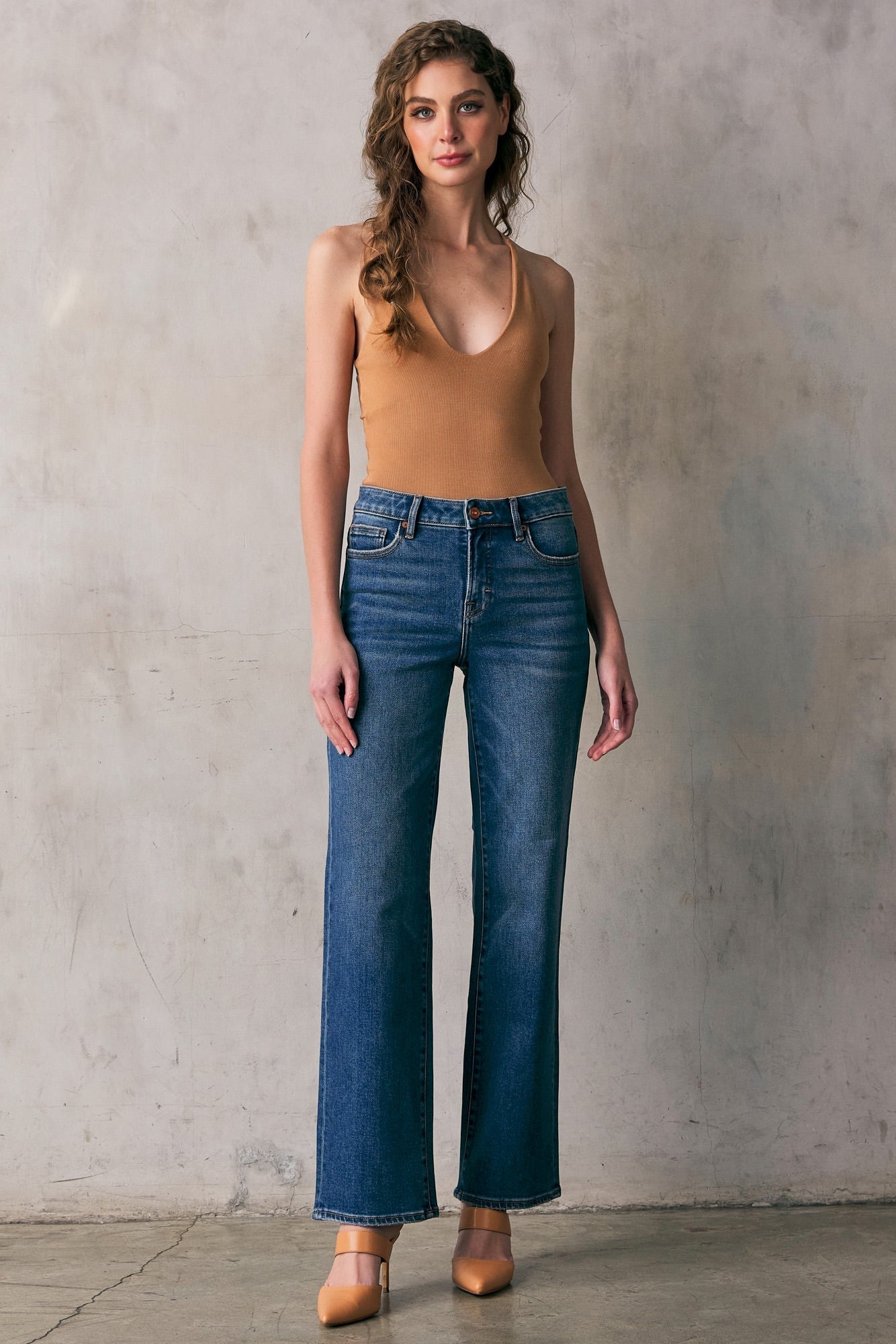 Classic Straight Women's Jeans with Stretch Fabric | Comfortable Fit for Everyday Style 3