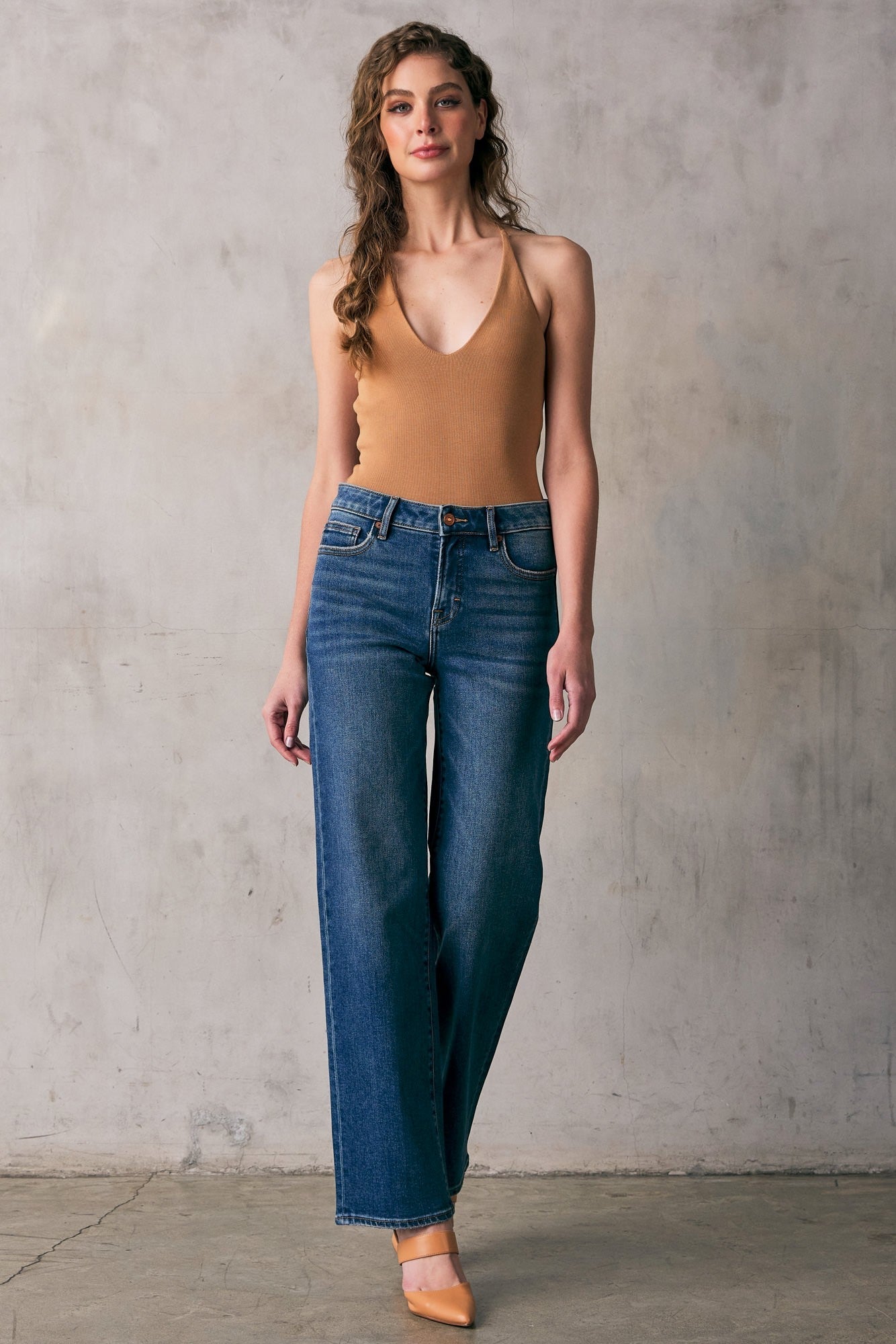 Classic Straight Women's Jeans with Stretch Fabric | Comfortable Fit for Everyday Style 4